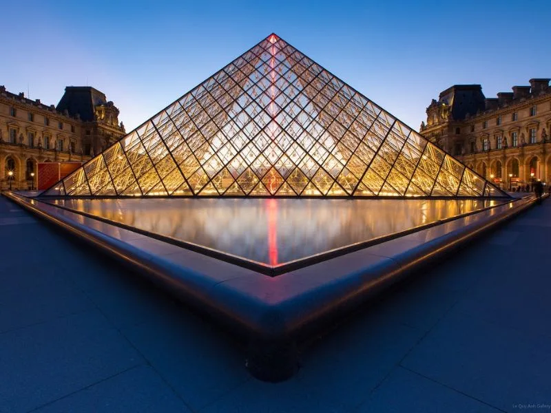 bao tang louvre bieu tuong nghe thuat giua long paris