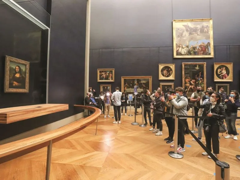 bao tang louvre bieu tuong nghe thuat giua long paris