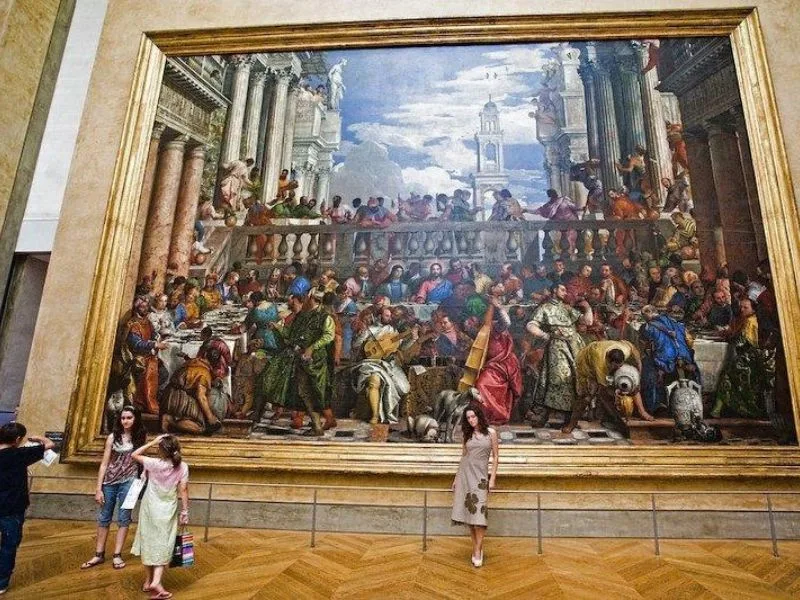 bao tang louvre bieu tuong nghe thuat giua long paris