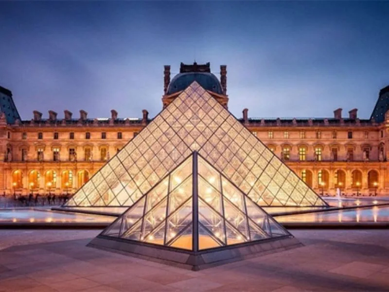 bao tang louvre bieu tuong nghe thuat giua long paris