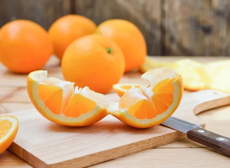 Các múi cam nguyên quả giữ lại trọn vẹn chất xơ giúp tạo cảm giác no lâu.